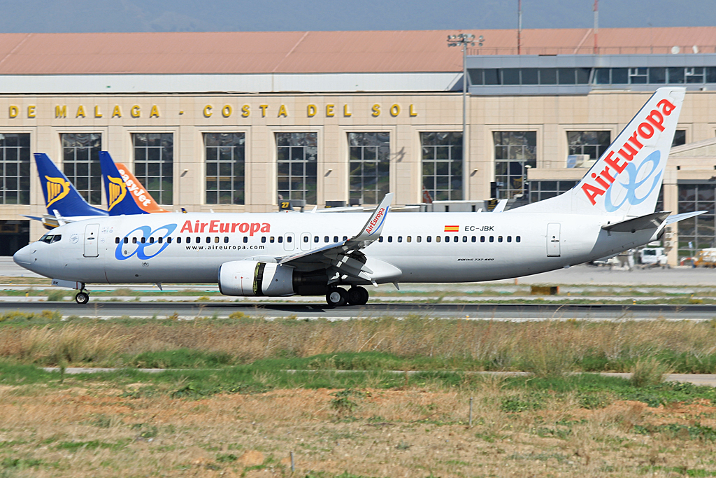 EC-JBK (33973) 2004 Boeing 737-85P(WL)