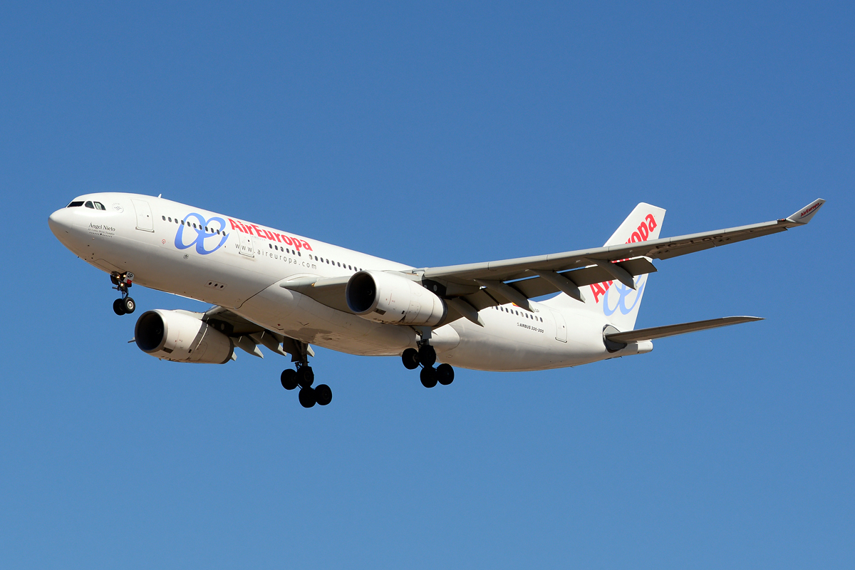 EC-LQP · Airbus A330-243 · (LPA / GCLP)