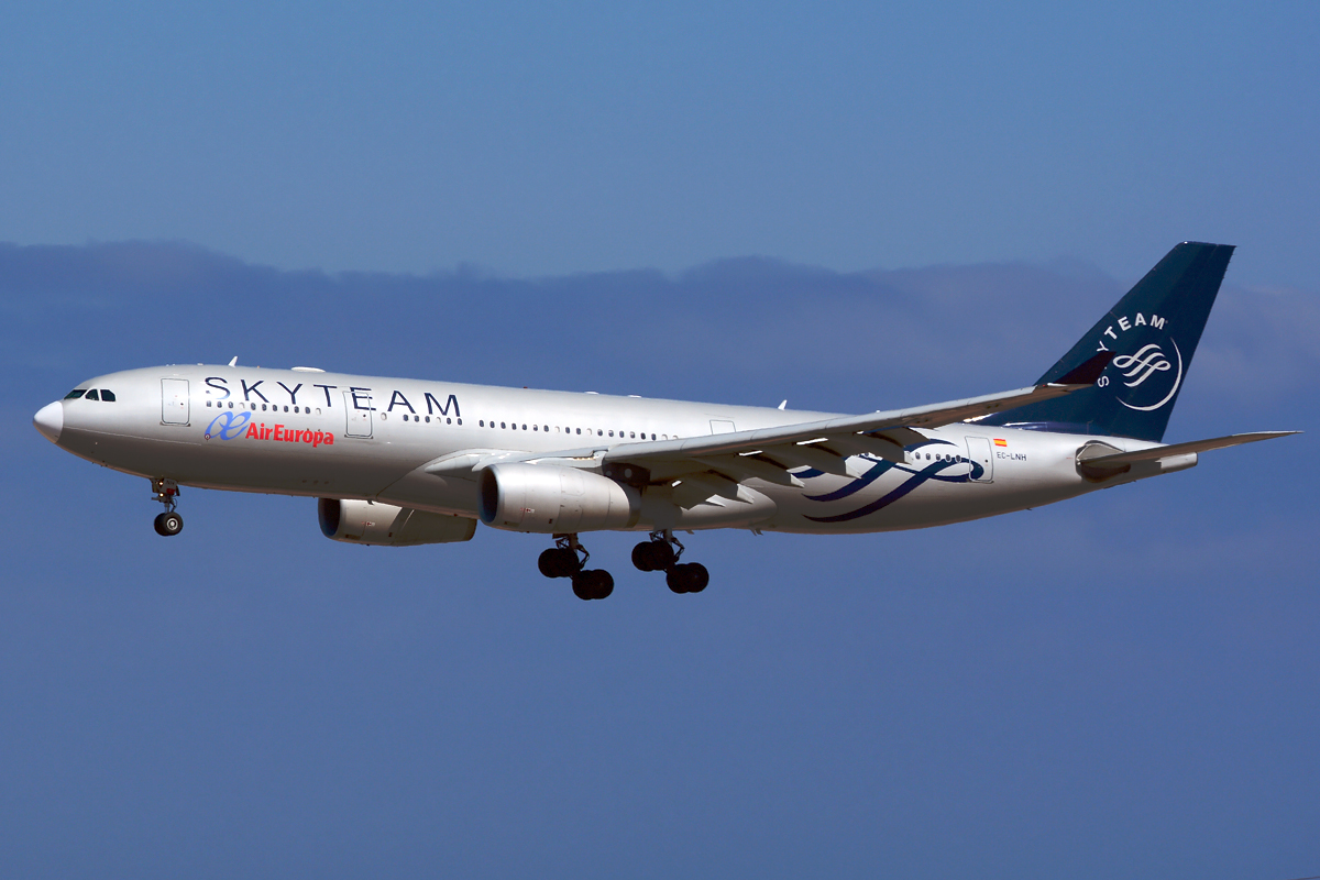EC-LNH (551) 2003 Airbus A330-243