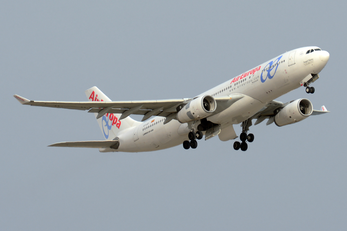 EC-LQP · Airbus A330-243 · (LPA / GCLP)