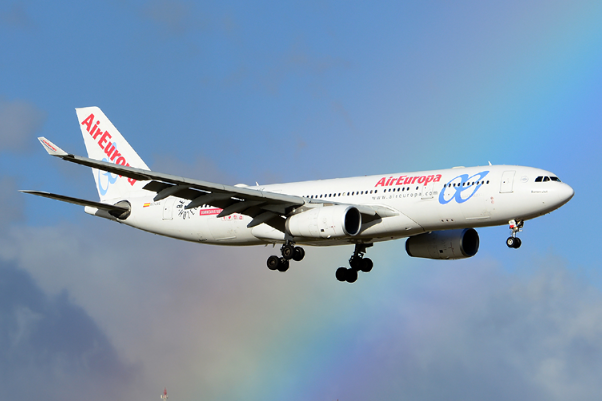 EC-LVL (461) 2002 Airbus A330-243