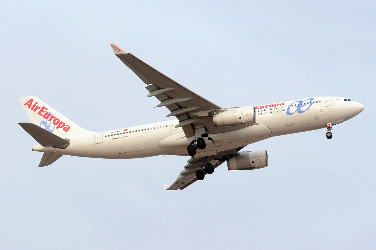 EC-LMN, (cn 597), Airbus A330-243