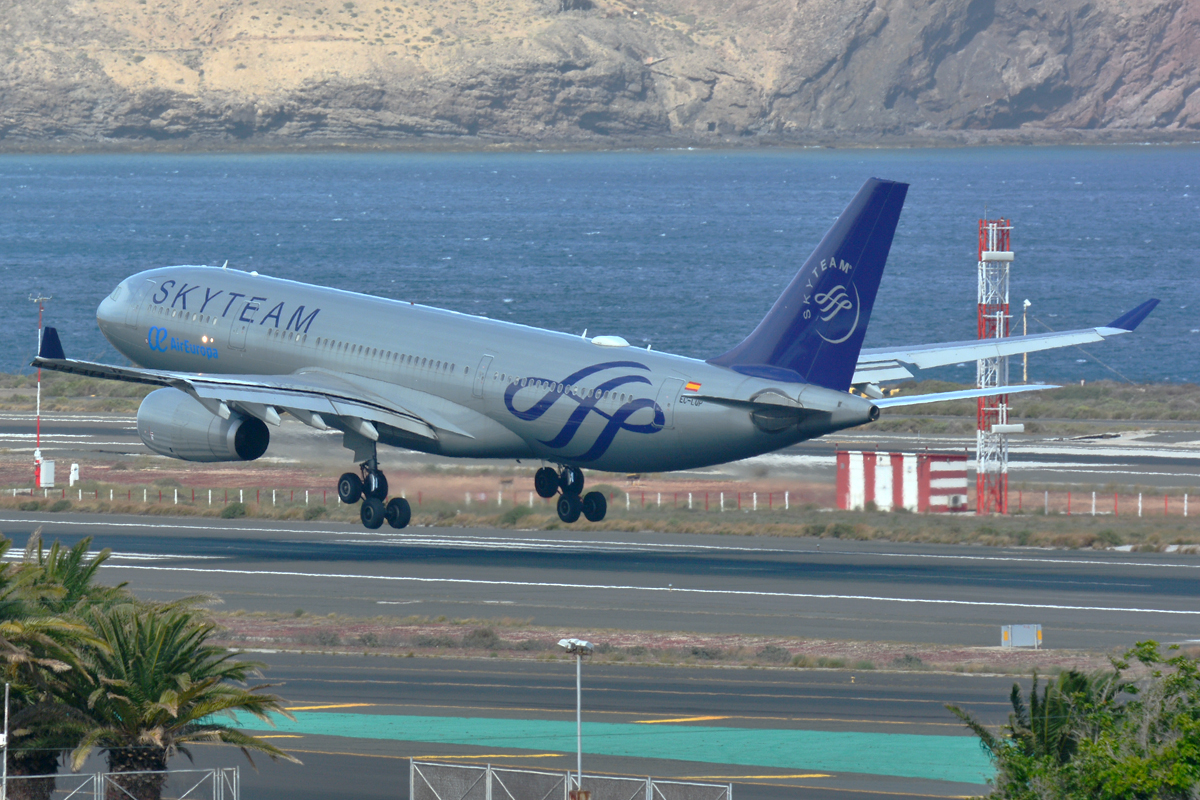 EC-LQP · Airbus A330-243 · (LPA / GCLP)