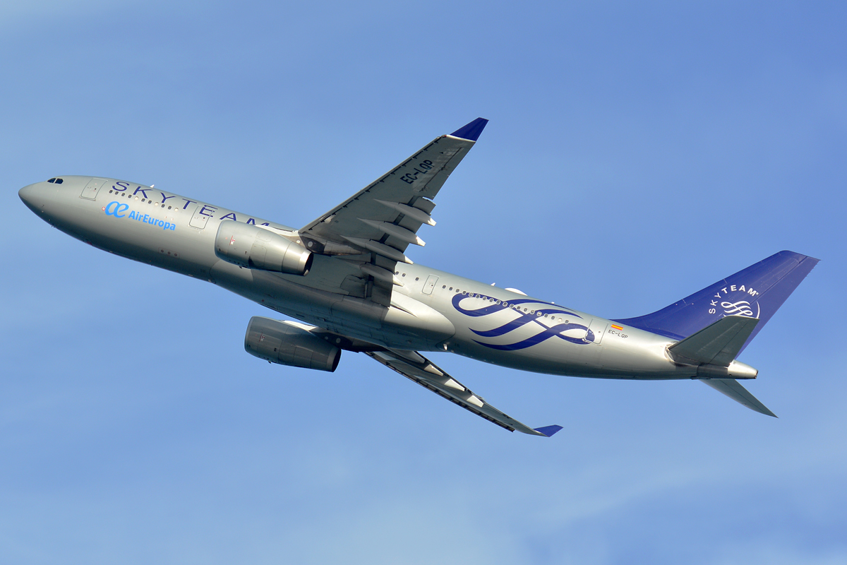 EC-LQP · Airbus A330-243 · (LPA / GCLP)