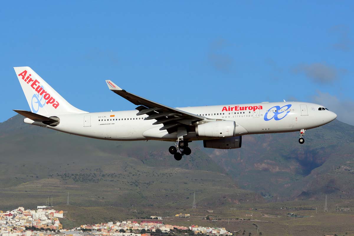 EC-LVL (461) 2002 Airbus A330-243
