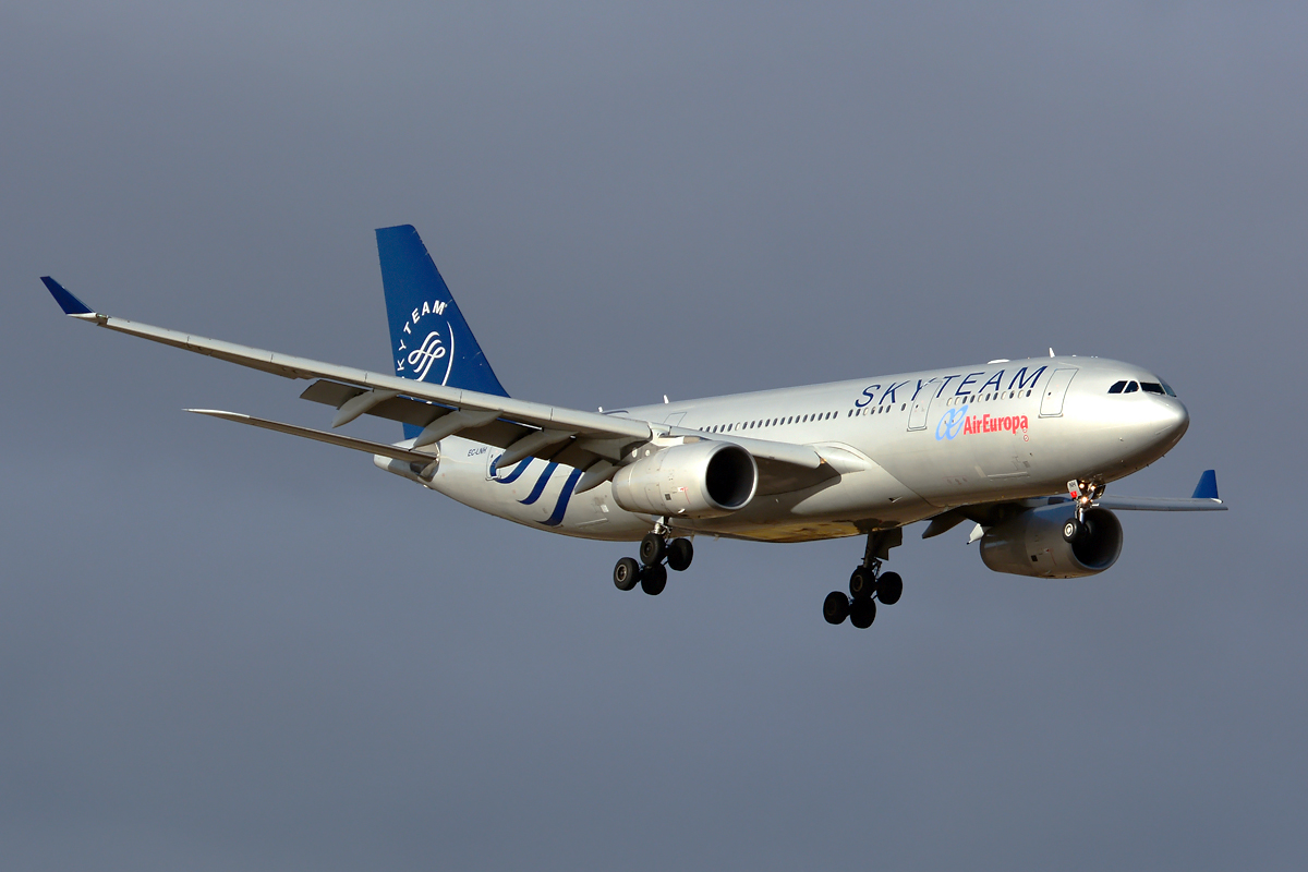 EC-LNH · Airbus A330-243 · (LPA / GCLP)