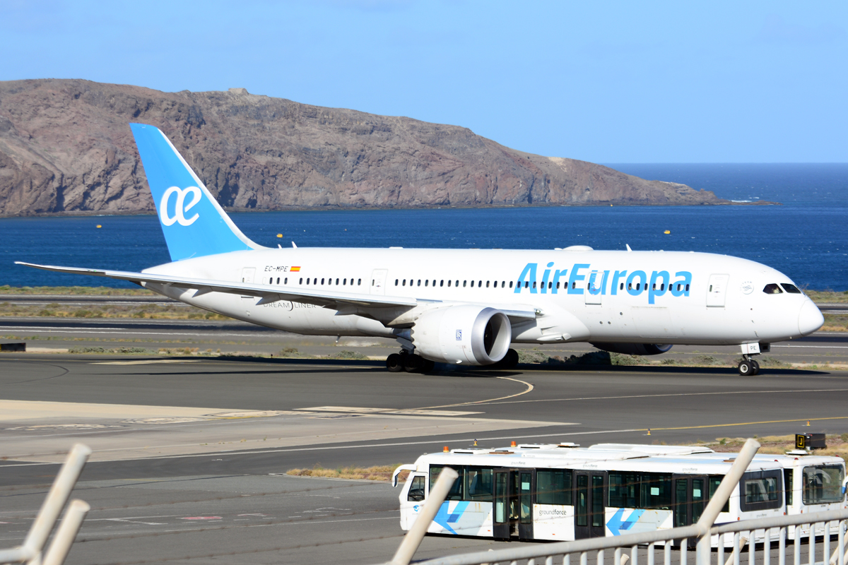 EC-MPE (cn 36418) Boeing 787-8