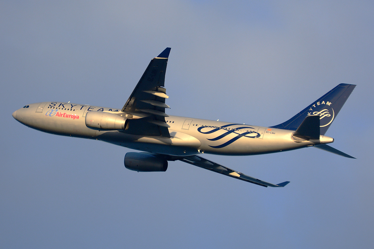 EC-LNH · Airbus A330-243 · (LPA / GCLP)