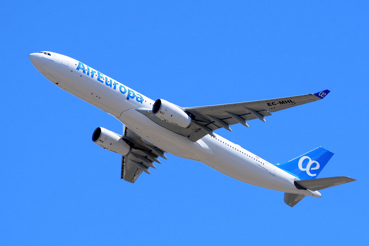 EC-MHL · Airbus A330-343 · (LPA / GCLP)