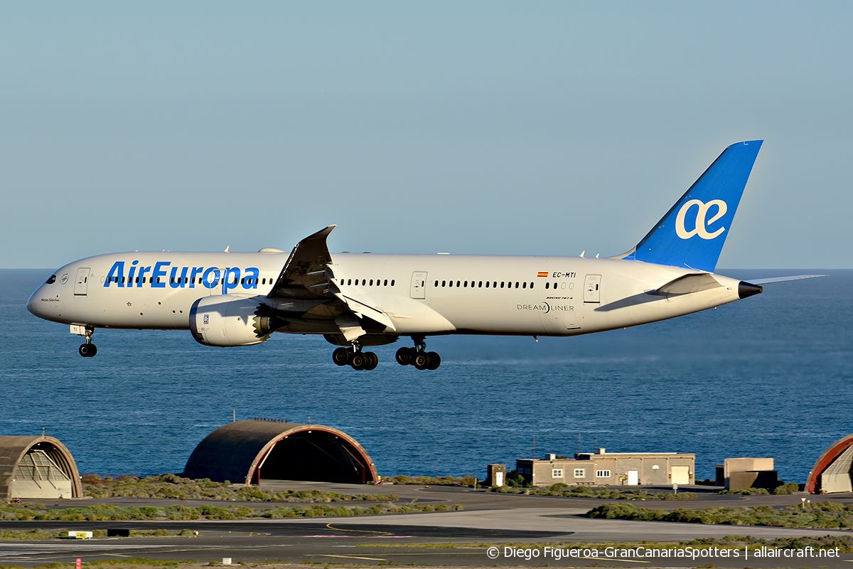 EC-MTI (62129) 2018 Boeing 787-9 Dreamliner