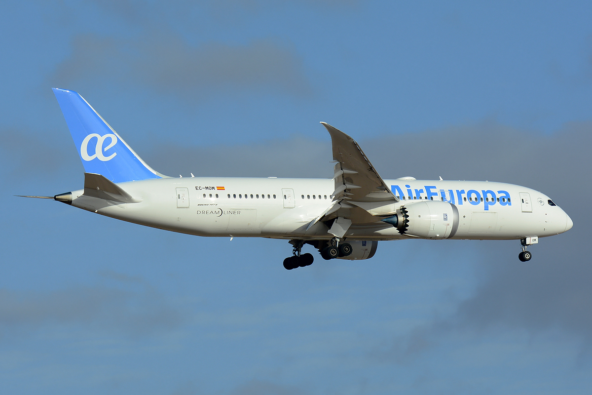 EC-MOM · Boeing 787-8 Dreamliner · (LPA / GCLP)