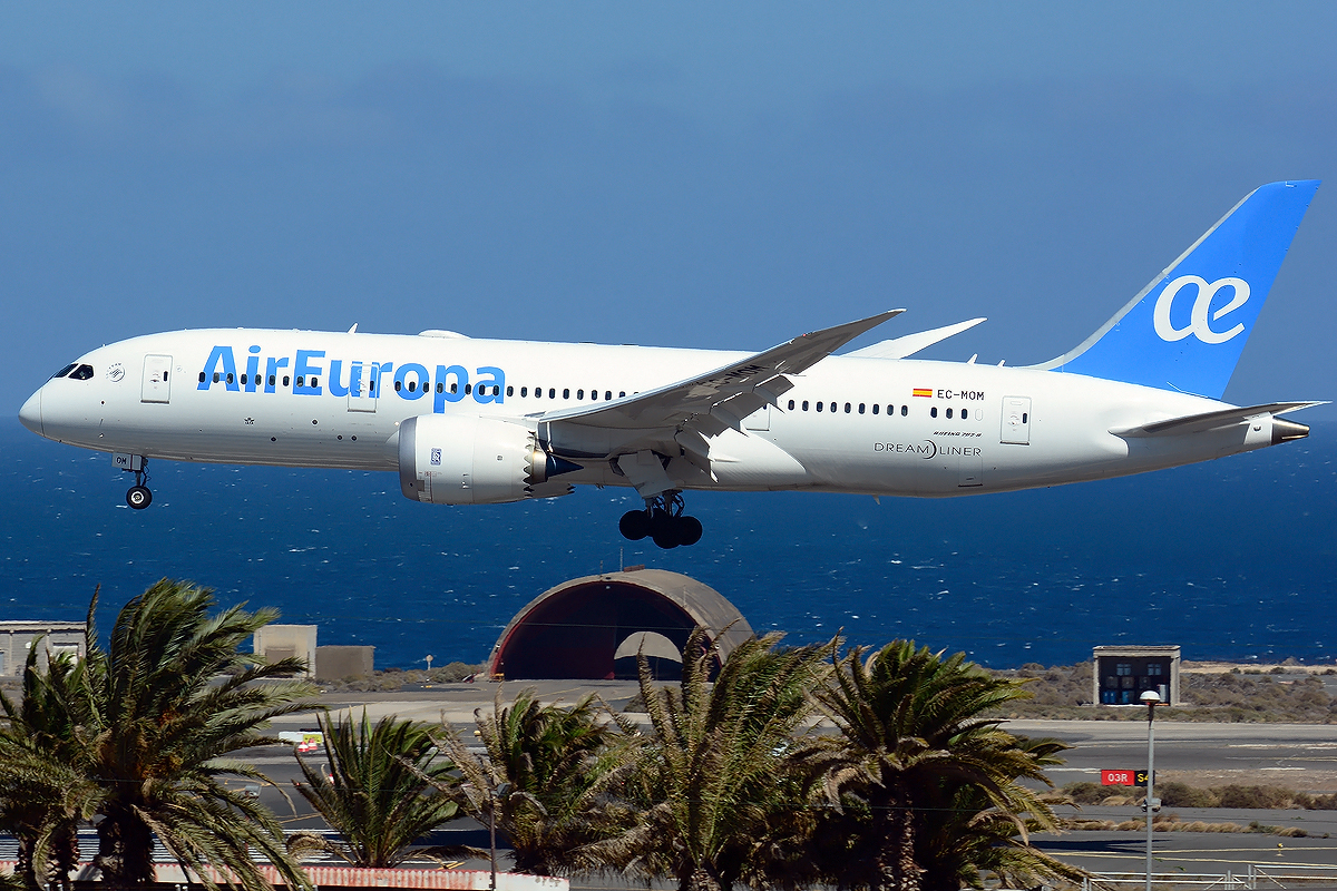 EC-MOM · Boeing 787-8 Dreamliner · (LPA / GCLP)