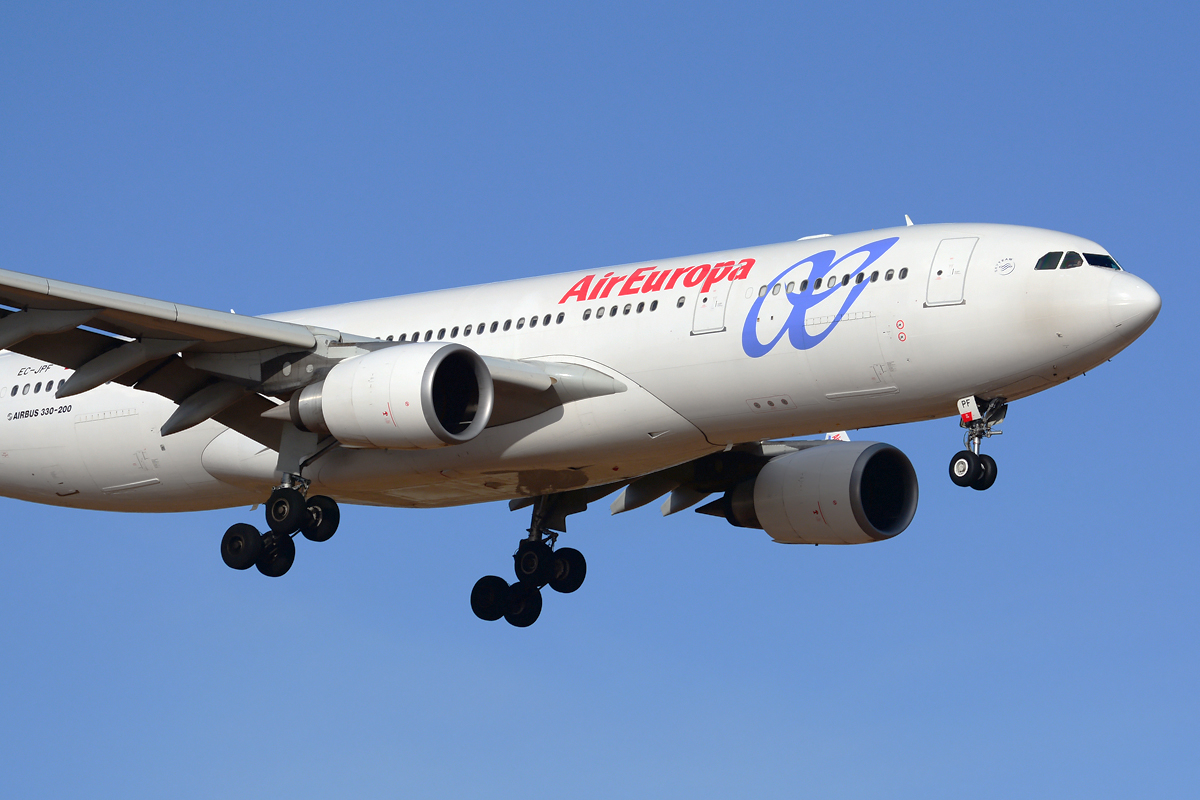 EC-JPF, (cn 733), Airbus A330-202