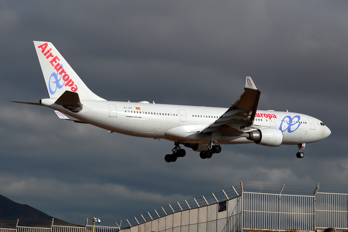 EC-JPF, (cn 733), Airbus A330-202