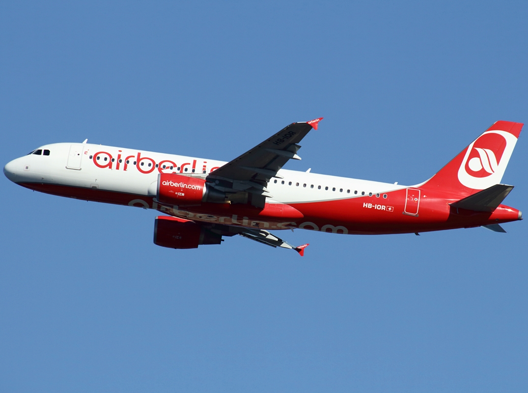 HB-IOR (4033) 2009 Airbus A320-214