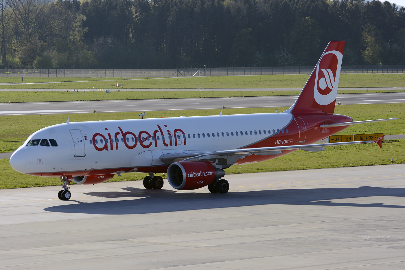 HB-IOR · Airbus A320-214 · (ZRH / LSZH)