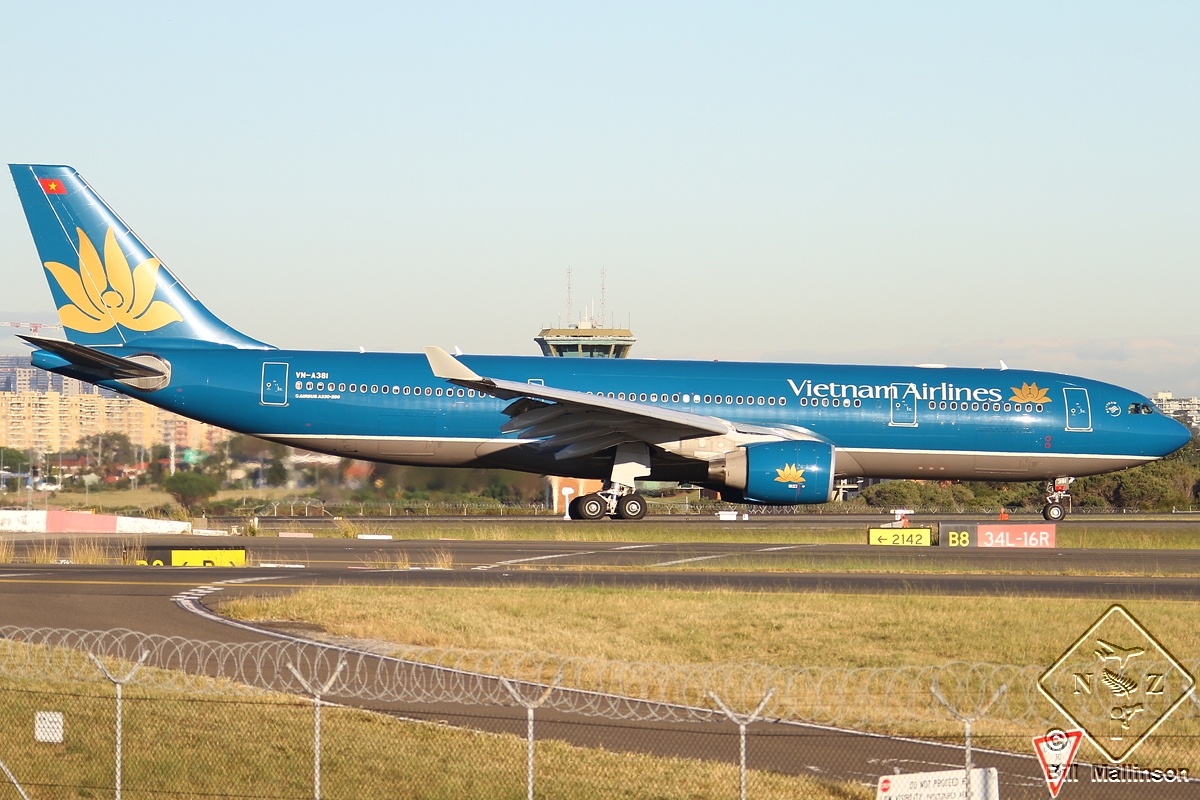 VN-A381 · Airbus A330-223 · (SYD / YSSY)
