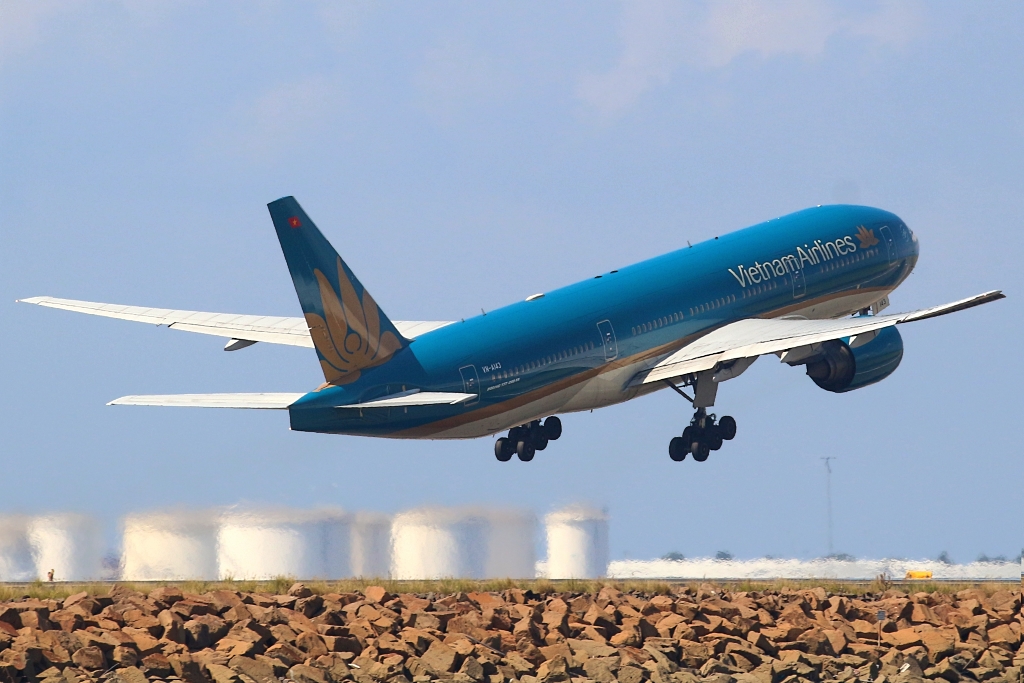VN-A143 · Boeing 777-26K/ER · (SYD / YSSY)