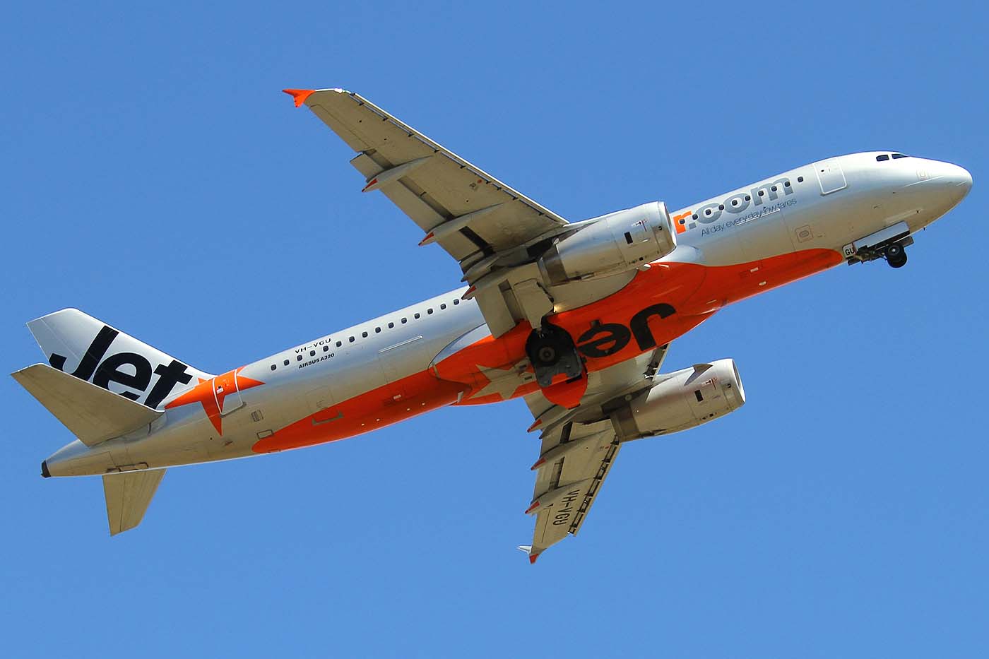 VH-VGU, (cn 4245), Airbus A320-23