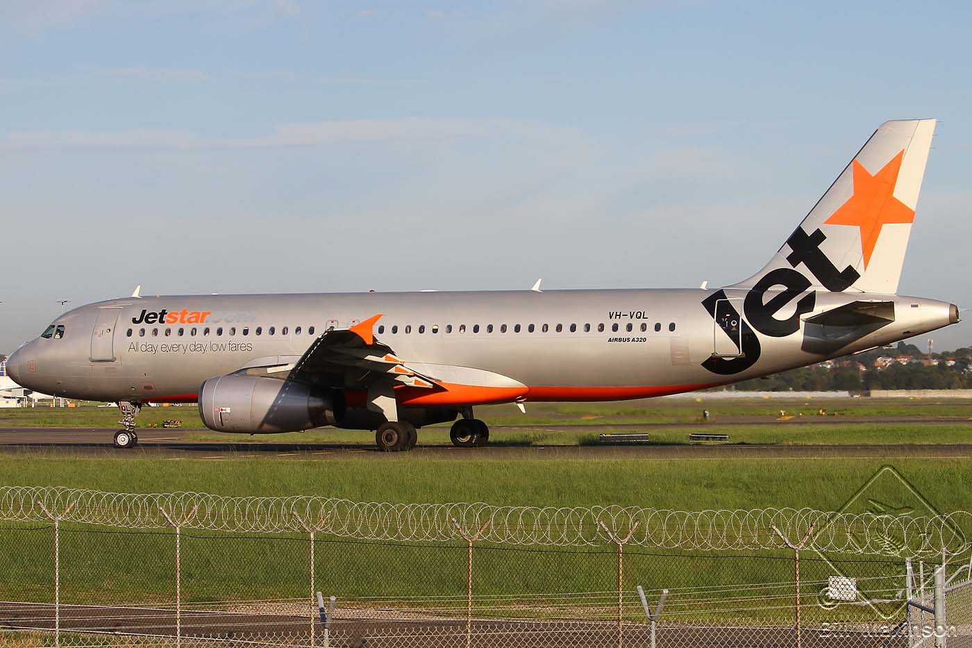 VH-VQL · Airbus A320-232 · (SYD / YSSY)