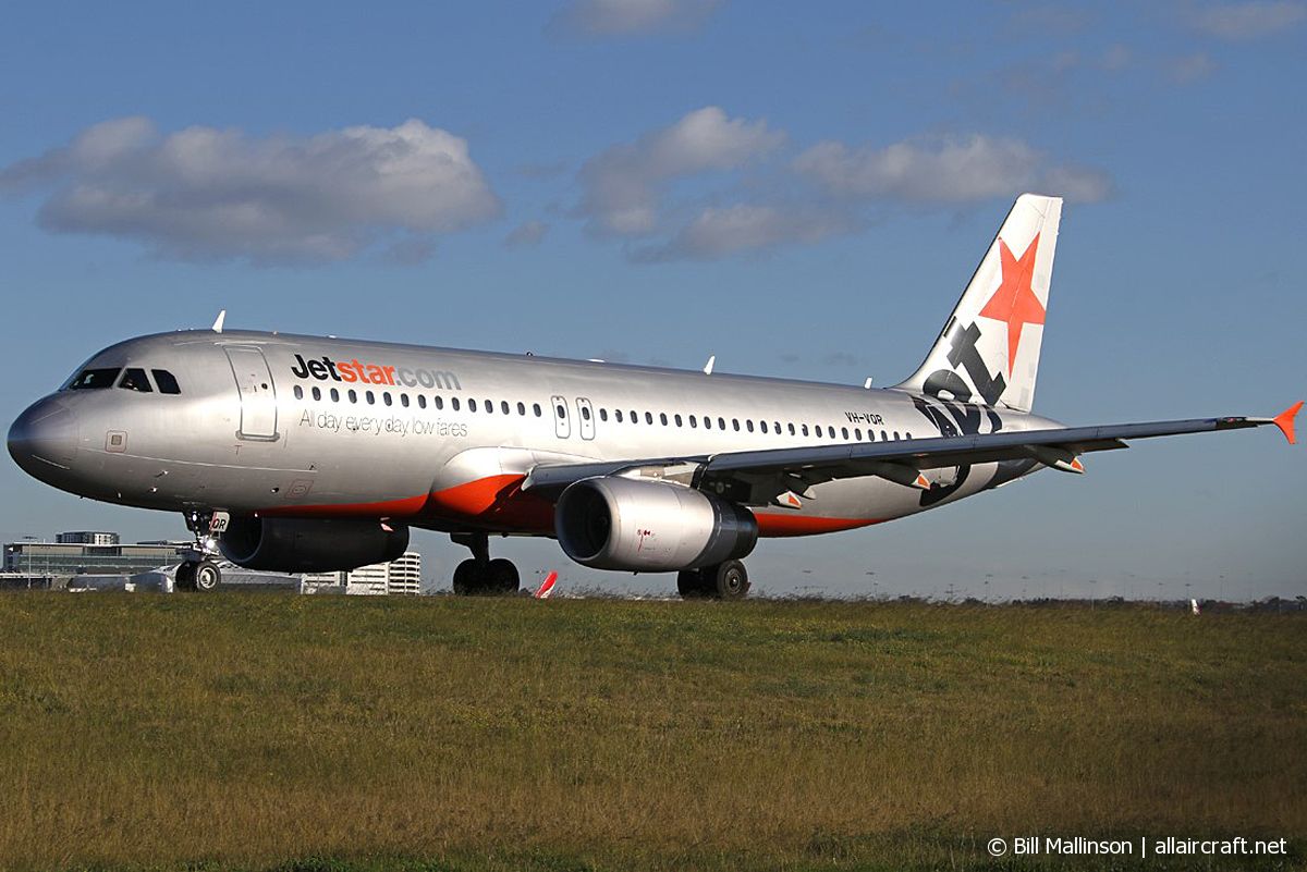 VH-VQR · Airbus A320-232 · (SYD / YSSY)