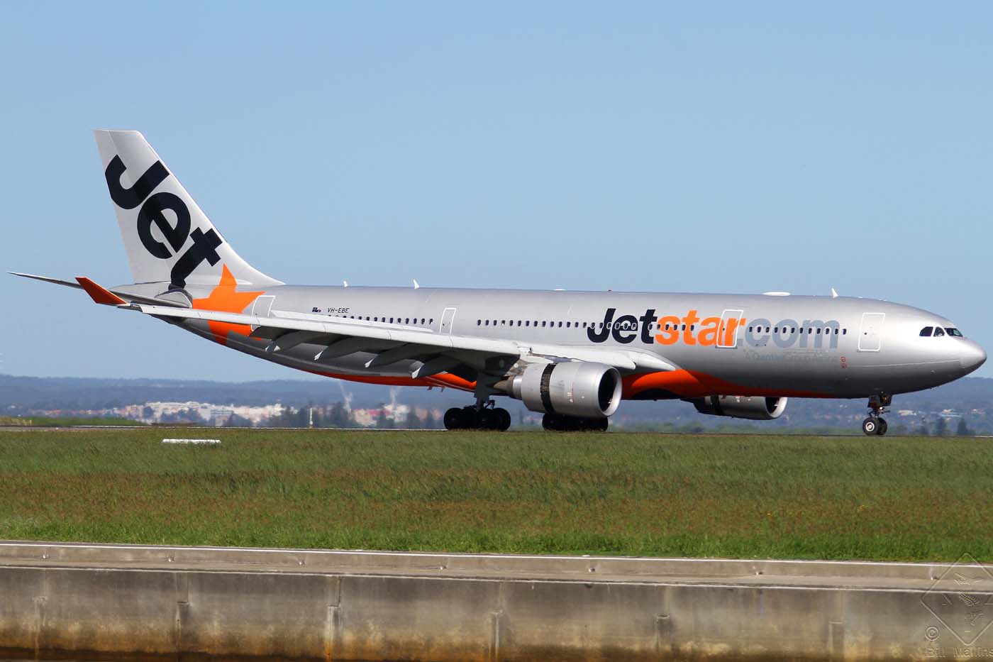 VH-EBE · Airbus A330-202 · (SYD / YSSY)