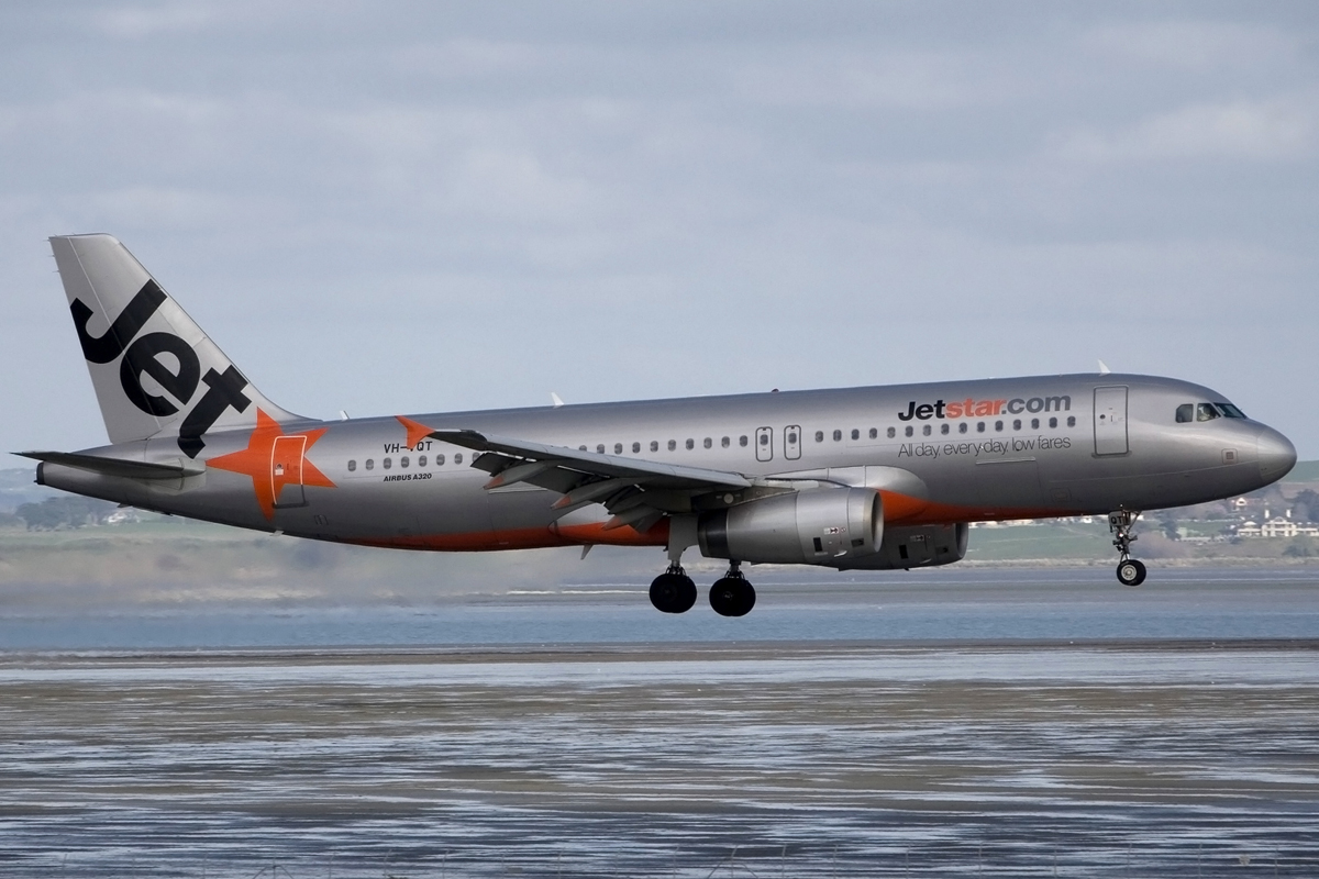 VH-VQT, (cn 2475), Airbus A320-232