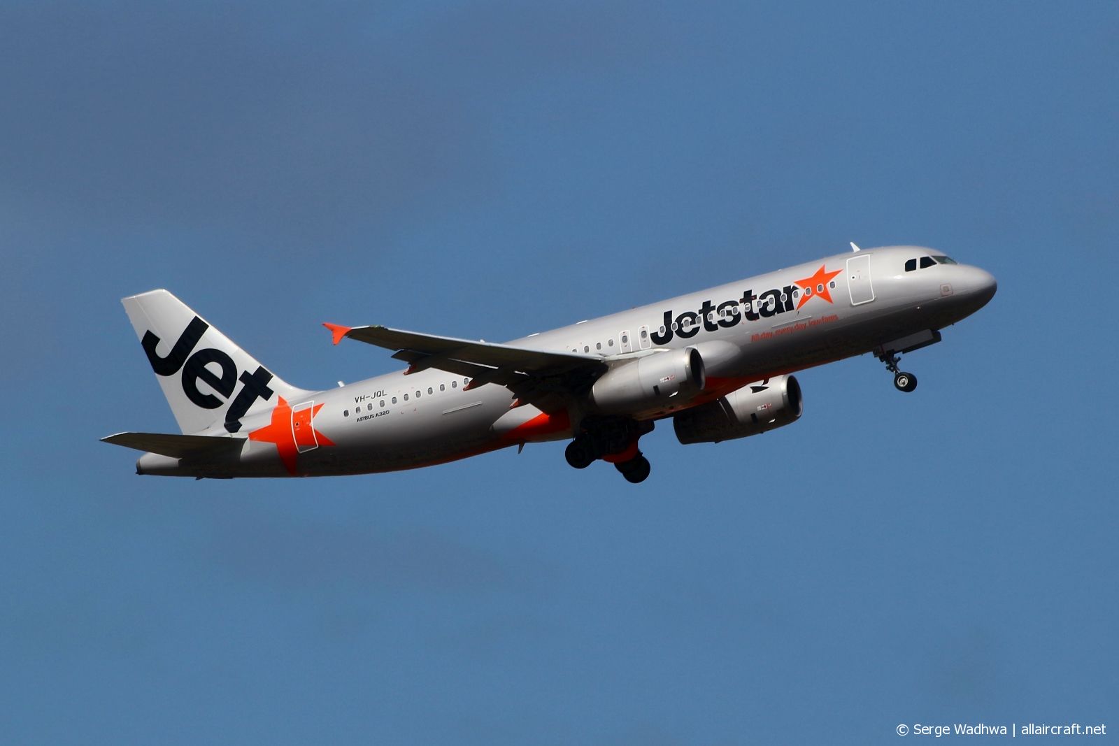 VH-JQL · Airbus A320-232 · (SYD / YSSY)