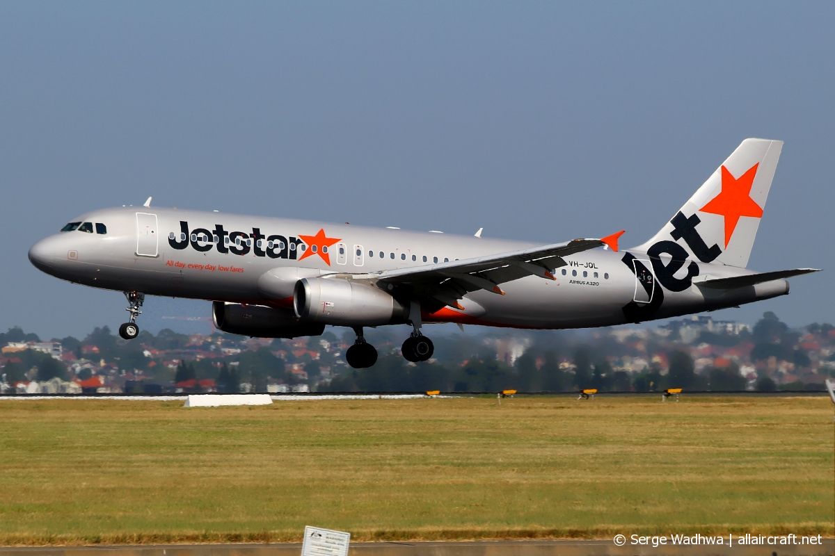 VH-JQL (2185) 2004 Airbus A320-232