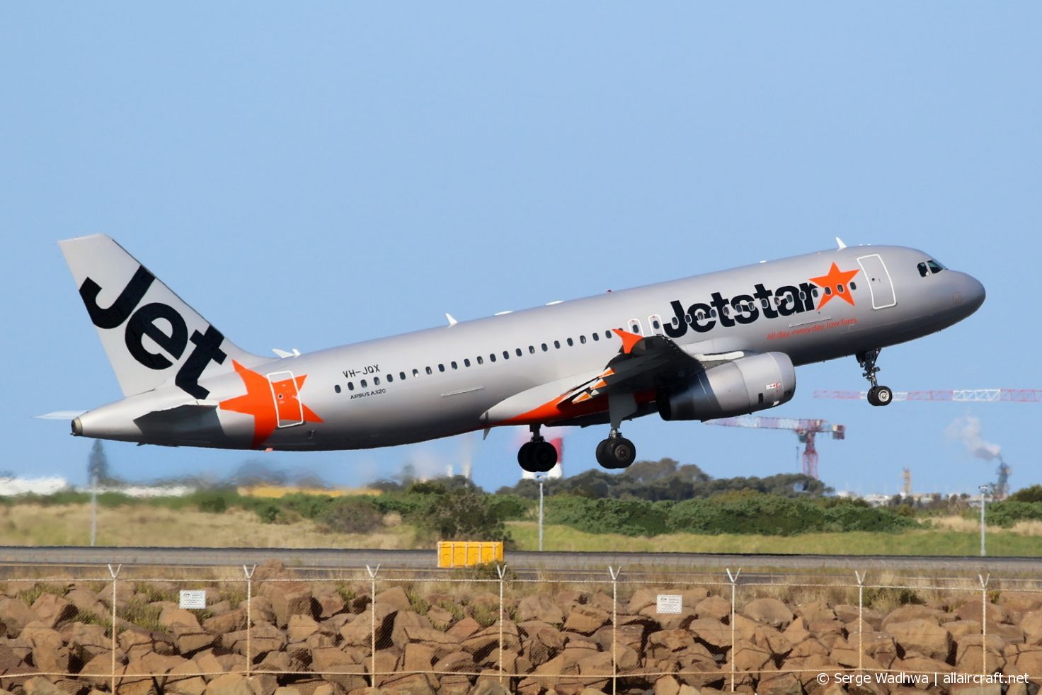 VH-JQX · Airbus A320-232 · (SYD / YSSY)