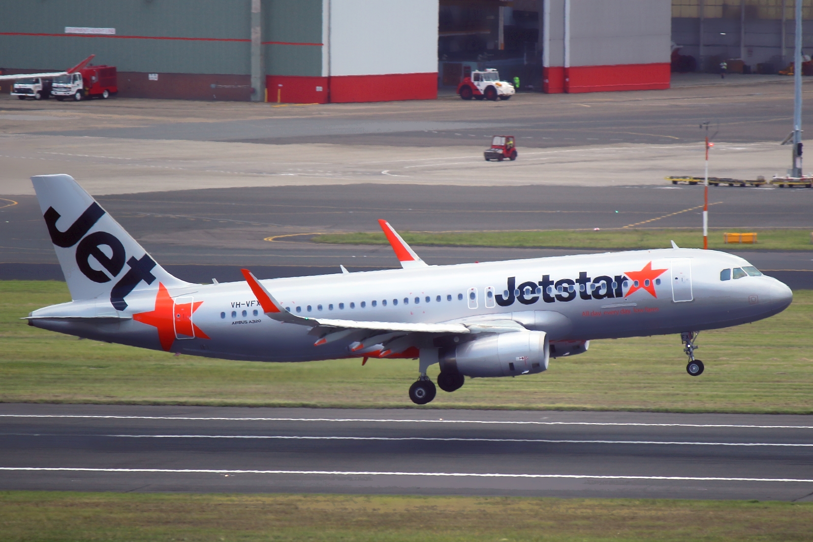 VH-VFX · Airbus A320-232 · (SYD / YSSY)