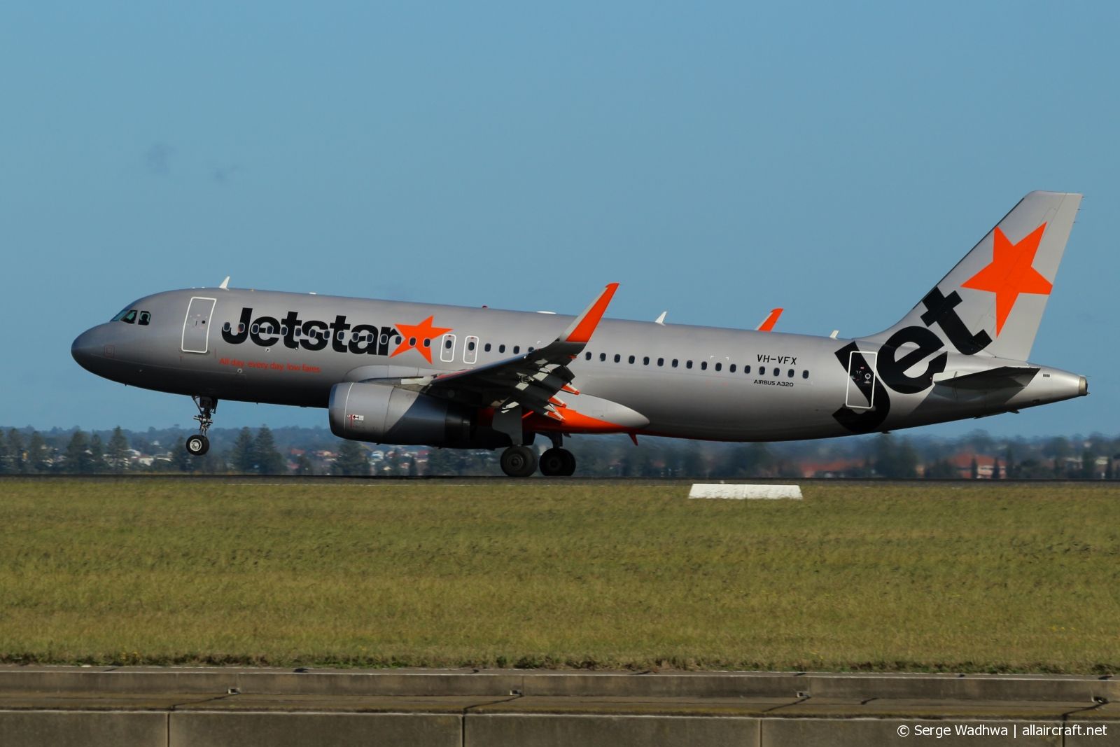 VH-VFX · Airbus A320-232 · (SYD / YSSY)