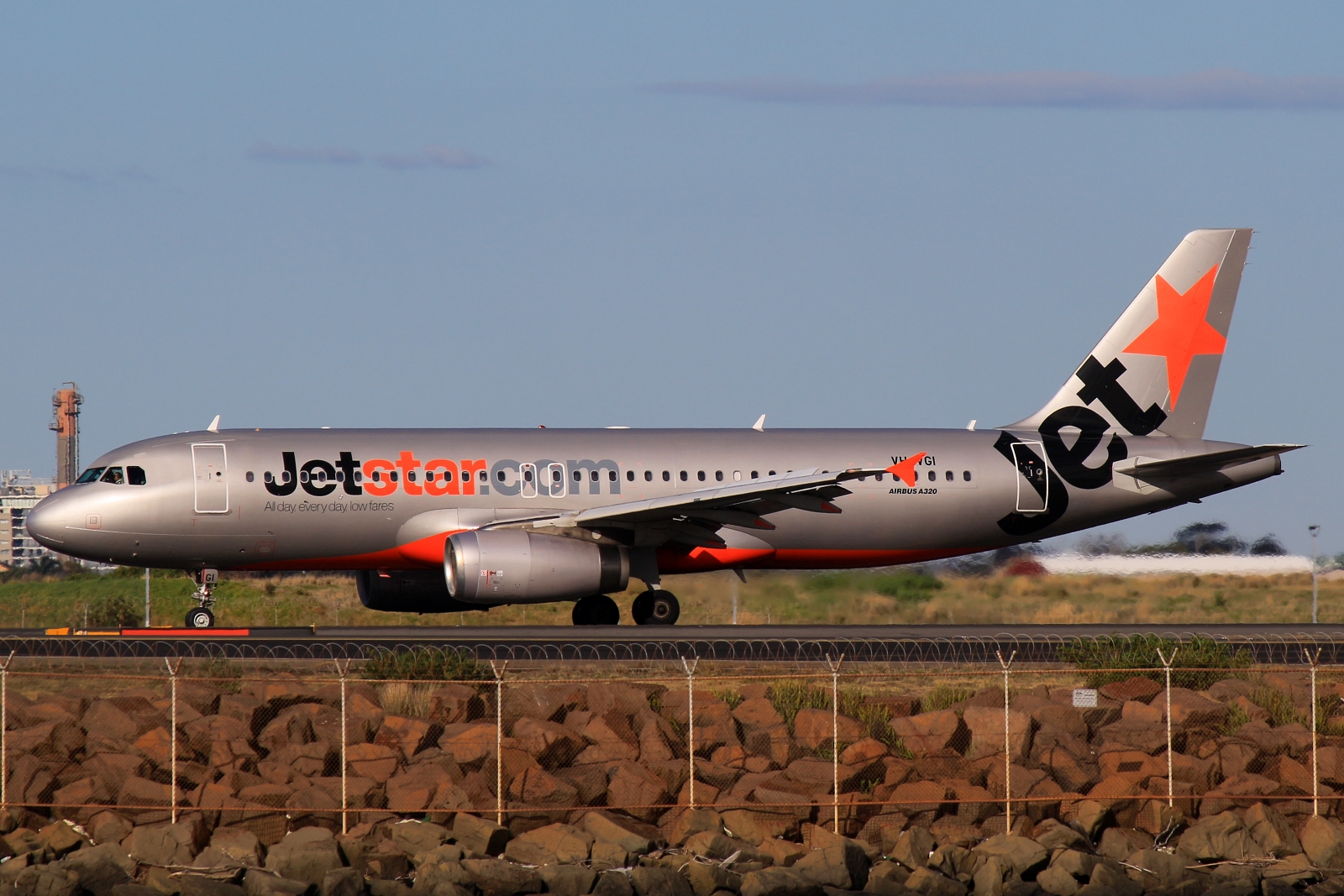 VH-VGI · Airbus A320-232 · (SYD / YSSY)