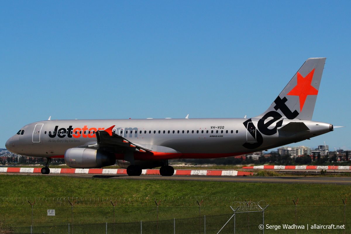 VH-VGQ (4303) 2010 Airbus A320-232