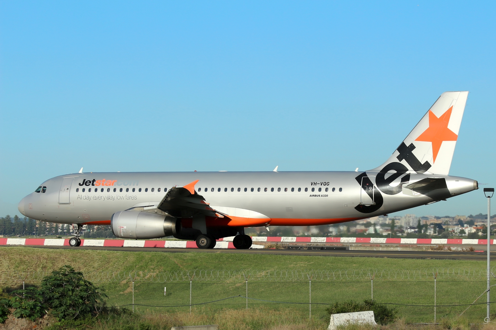 VH-VQG · Airbus A320-232 · (SYD / YSSY)
