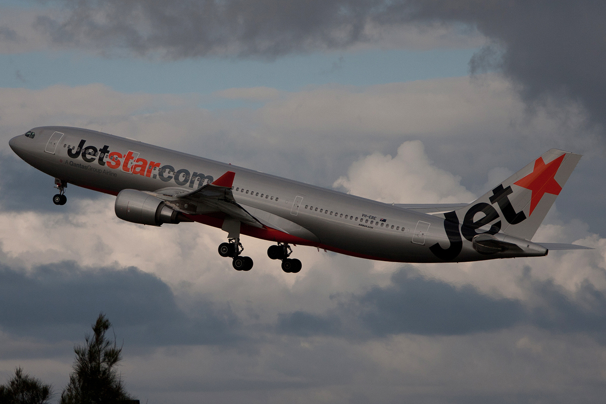 VH-EBE (842) 2007 Airbus A330-202
