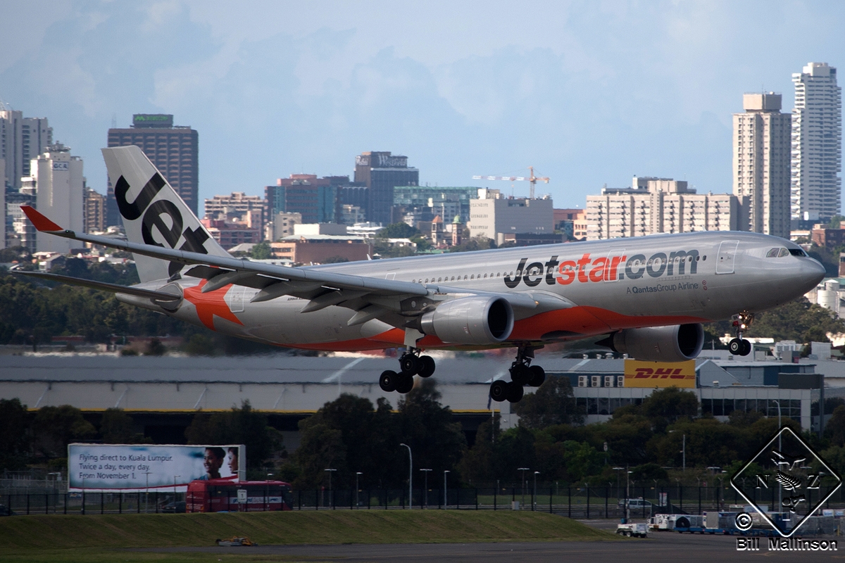 VH-EBK · Airbus A330-202 · (SYD / YSSY)