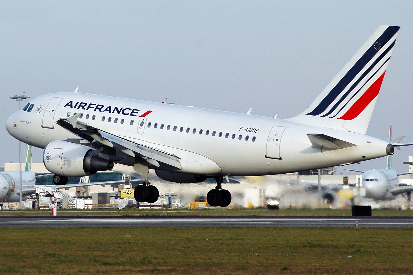 F-GUGF · Airbus A318-111 · (LIS / LPPT)