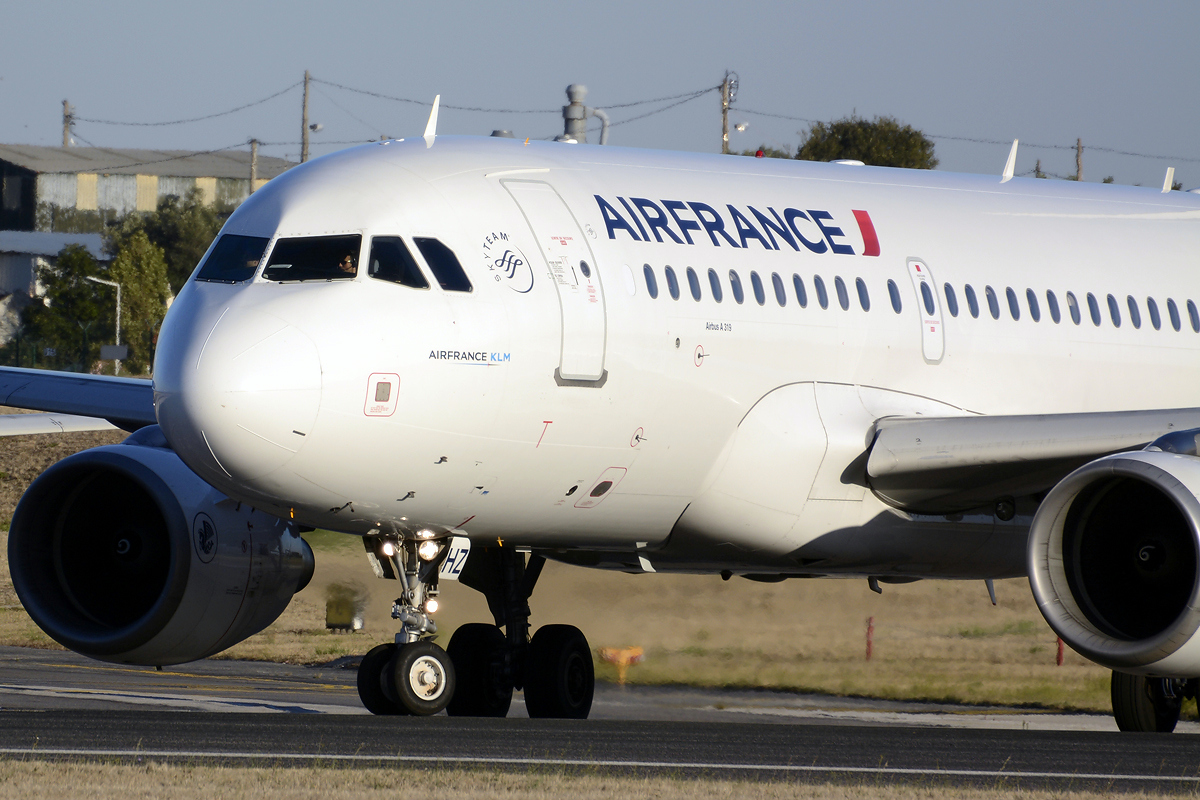 F-GRHZ · Airbus A319-111 · (LIS / LPPT)