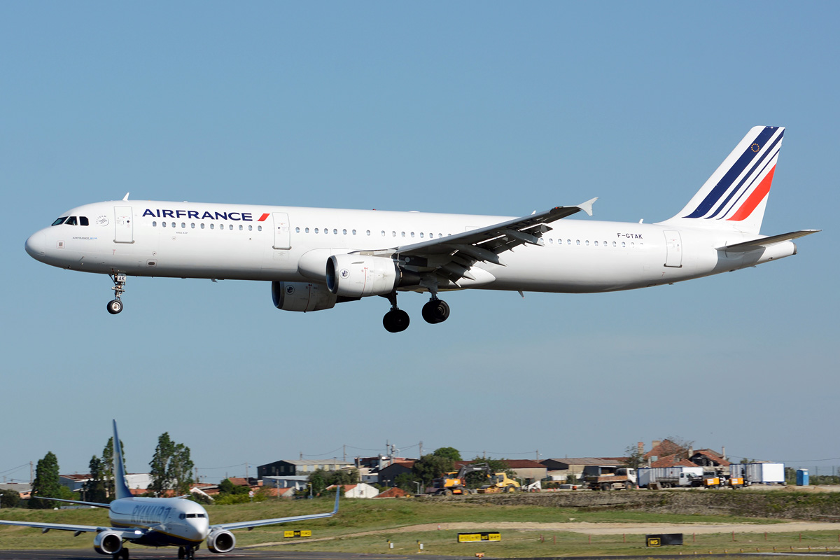 F-GTAK · Airbus A321-212 · (LIS / LPPT)