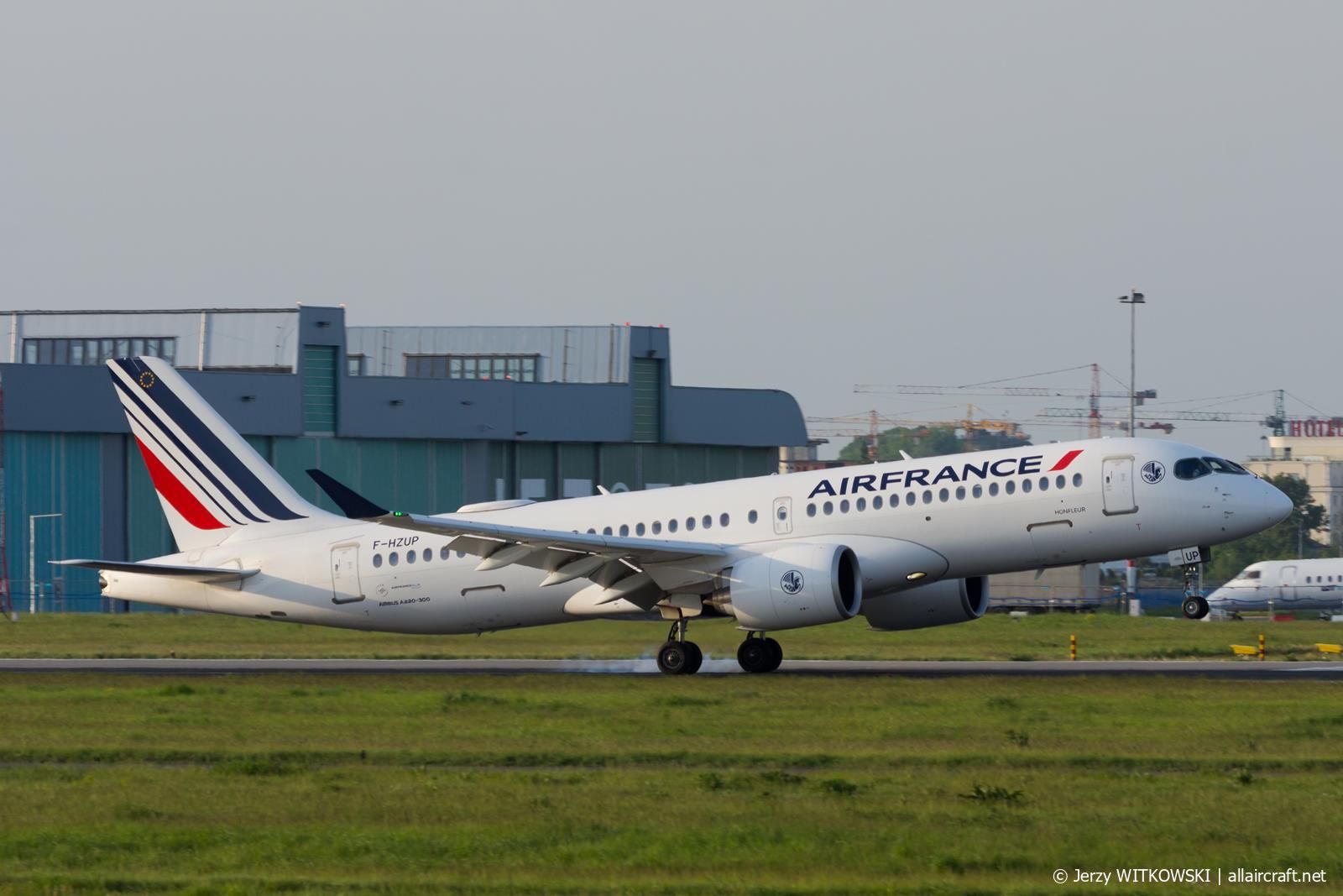 F-HZUP (55196) 2023 Airbus A220-300