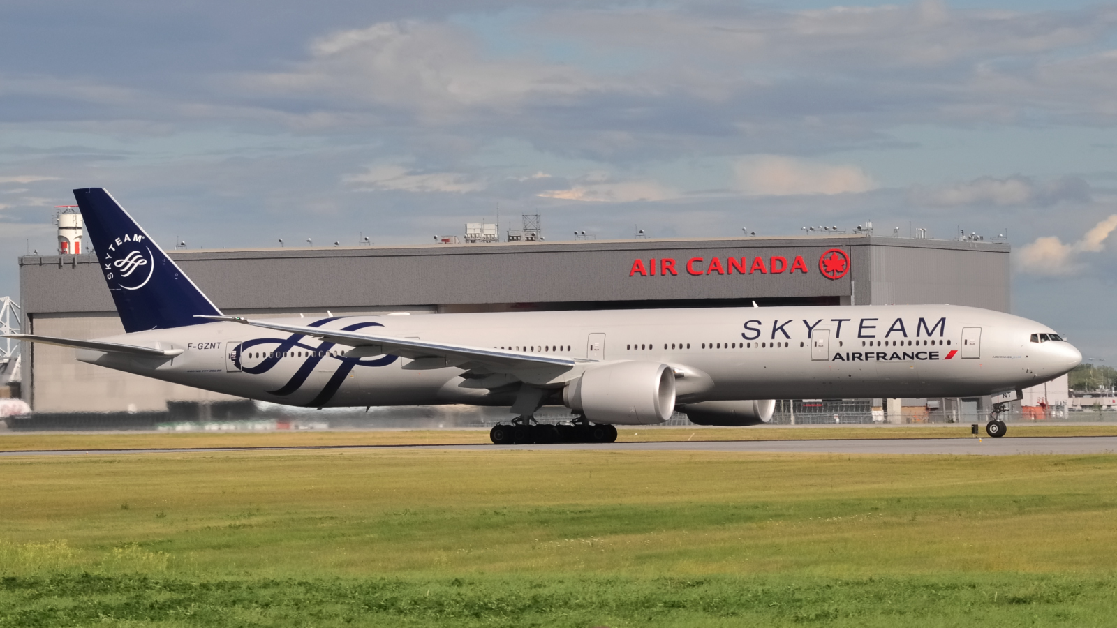 F-GZNT · Boeing 777-328/ER · (YUL / CYUL)
