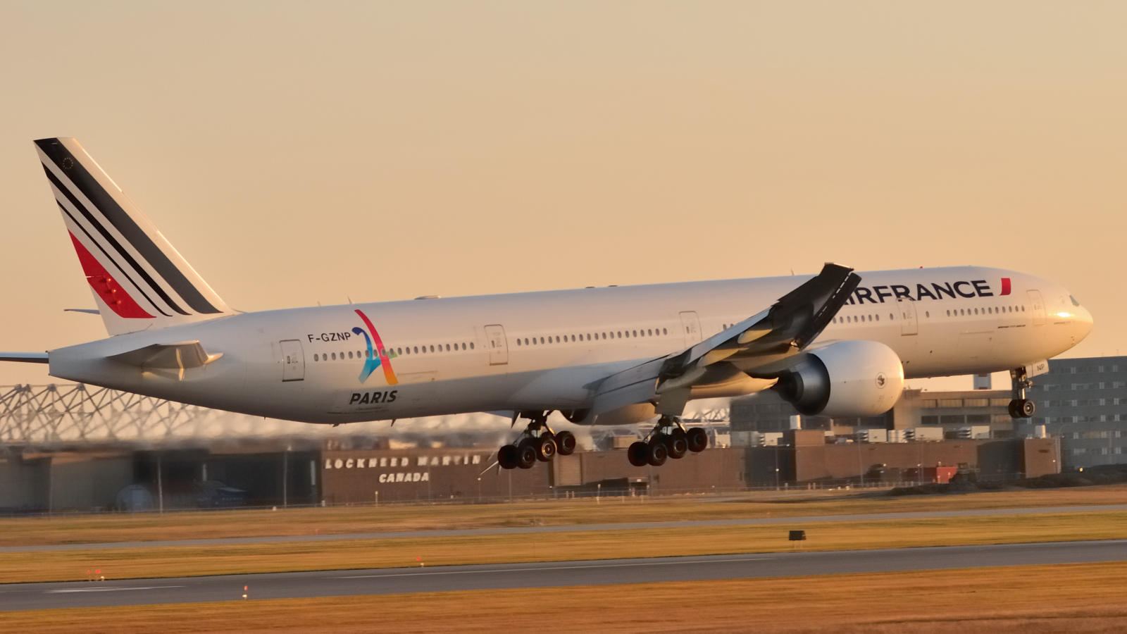 F-GZNP (cn 37435) Boeing 777-328ER