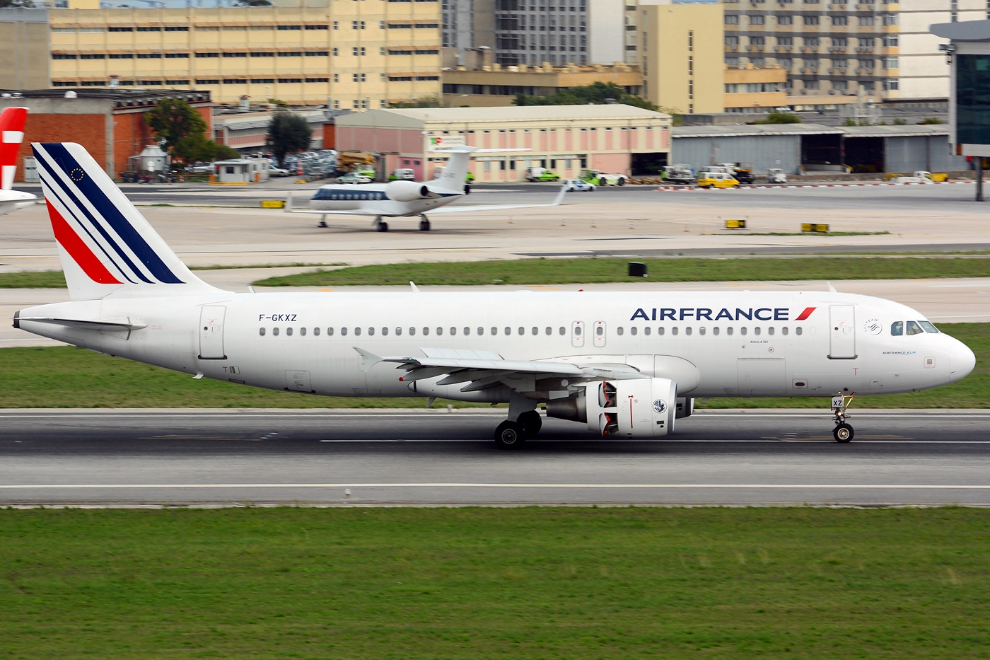 F-GKXZ (4137) 2009 Airbus A320-214