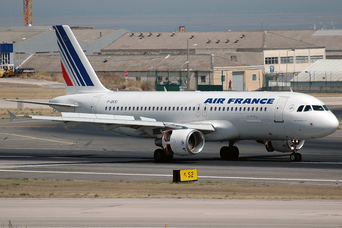 F-GKXI (1949) 2003 Airbus A320-214