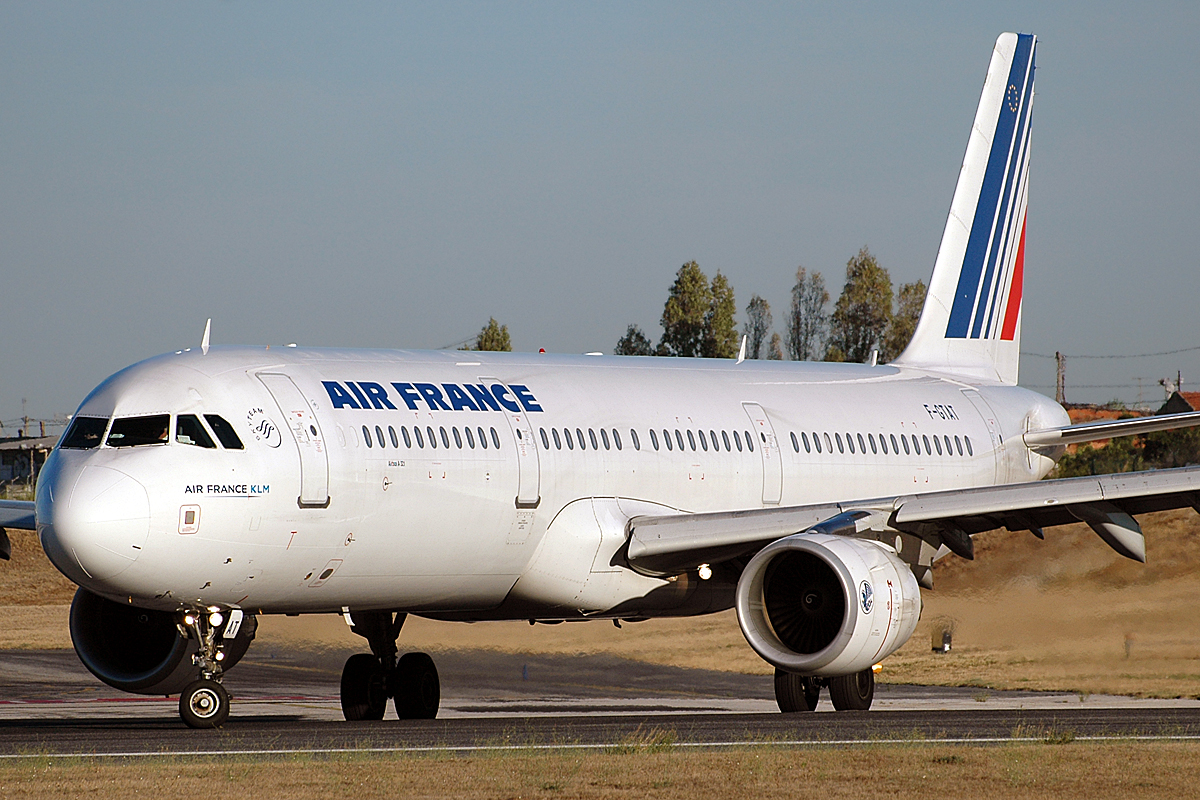 F-GTAT · Airbus A321-211 · (LIS / LPPT)