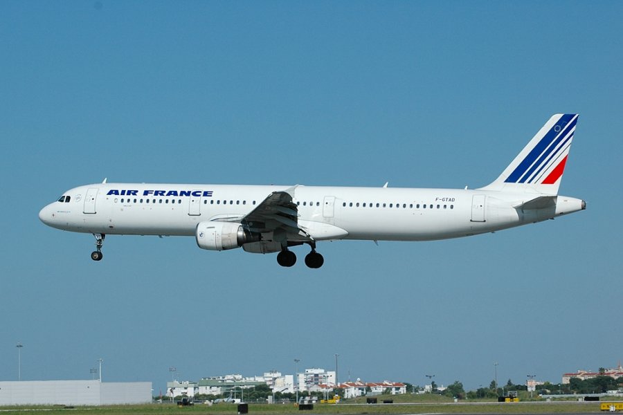 F-GTAD · Airbus A321-212 · (LIS / LPPT)
