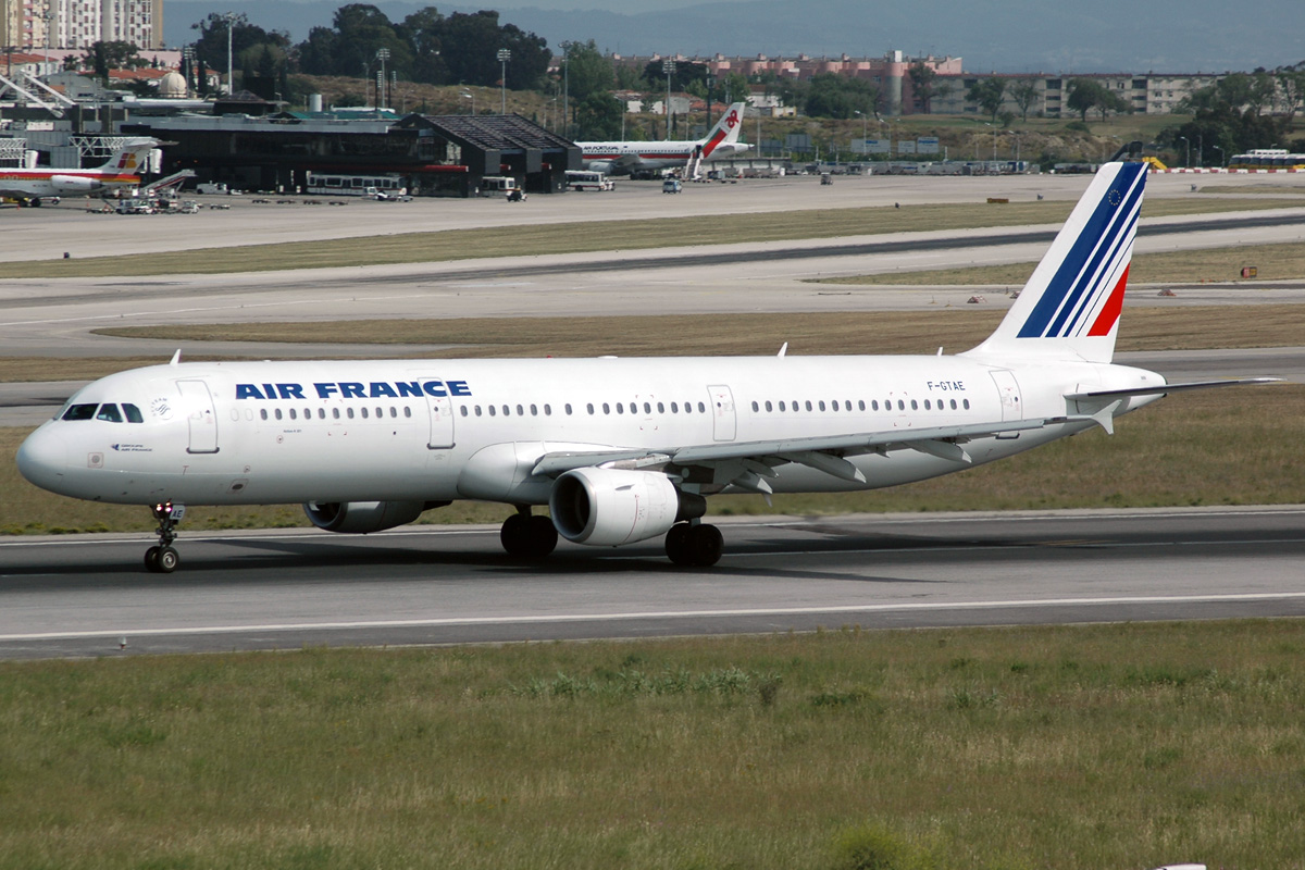 F-GTAE · Airbus A321-212 · (LIS / LPPT)