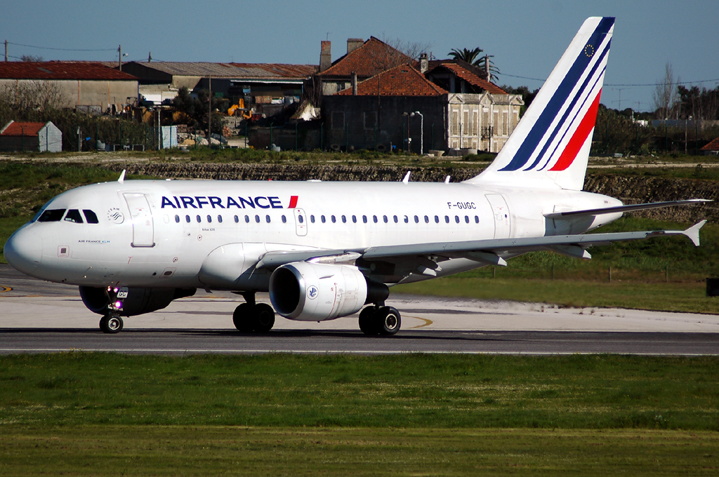F-GUGC · Airbus A318-111 · (LIS / LPPT)