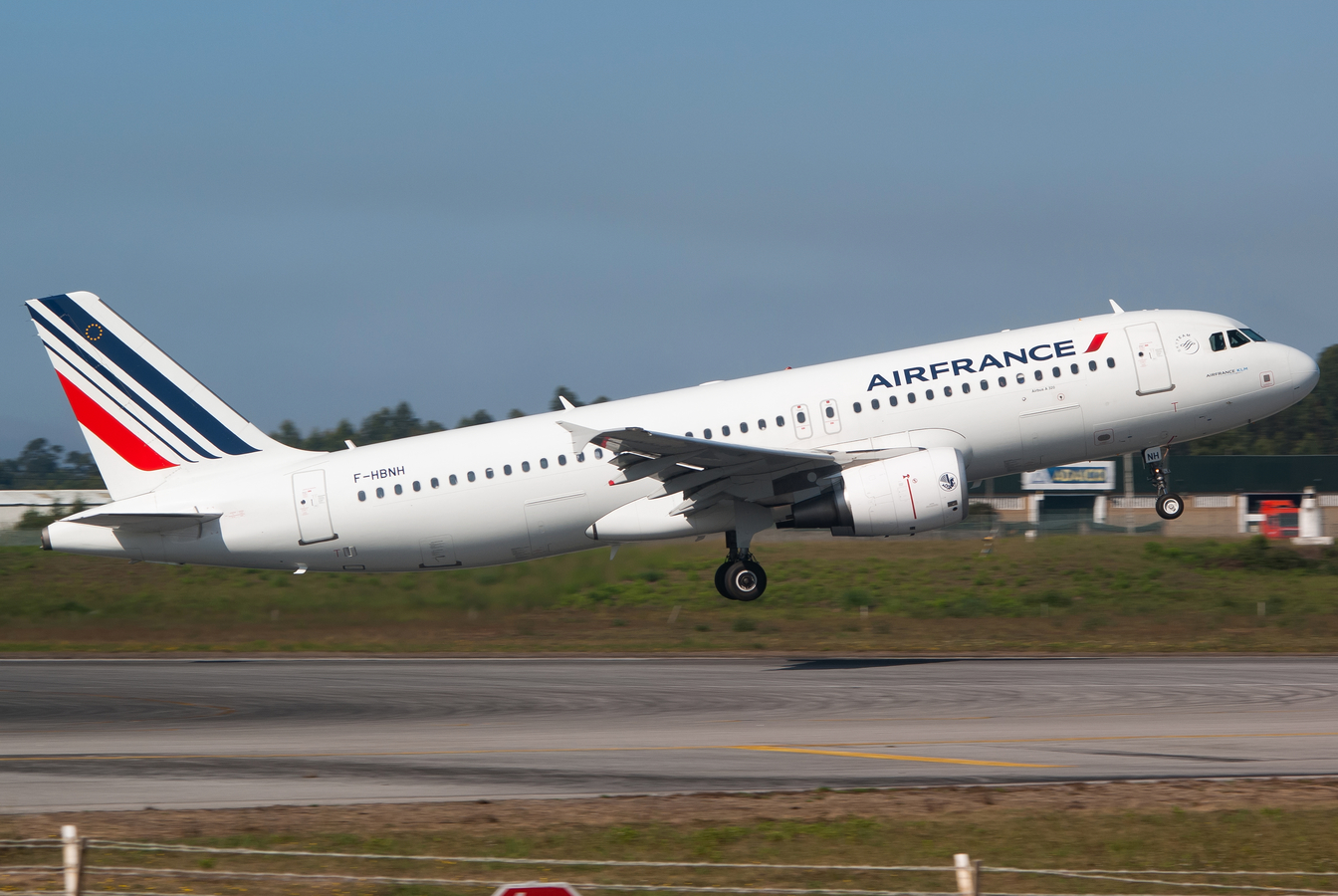 F-HBNH · Airbus A320-214 · (OPO / LPPR)